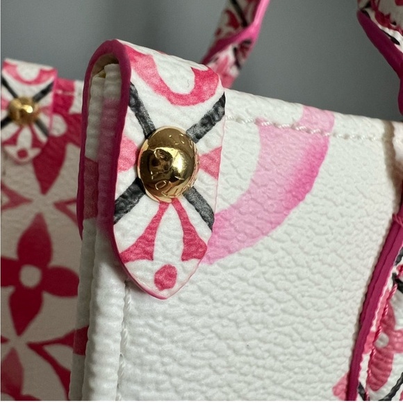 NEW Authentic Louis Vuitton Monogram Giant By The Pool 2.0 On The Go PM Pink Bag - Picture 9 of 13